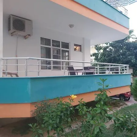 Первая Линия Аланья, Махмутлар Apartmán *